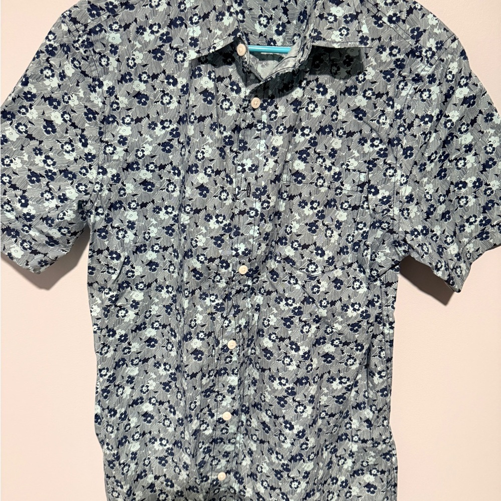 Amazon Essentials Men's Navy Floral Button Down Shirt